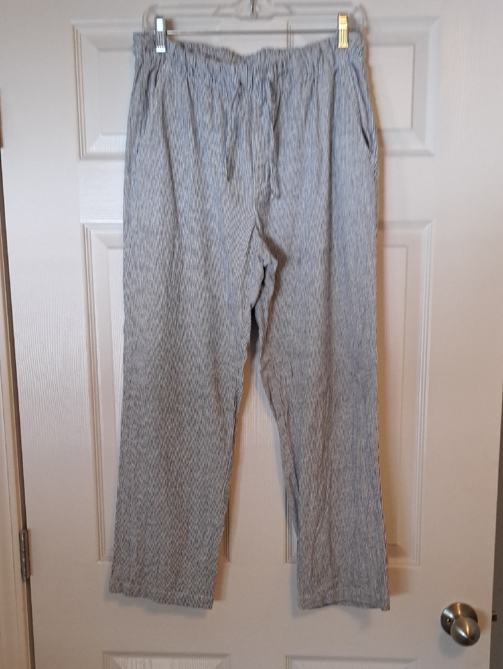 GAP Factory Gray Striped Ankle-Length Pants